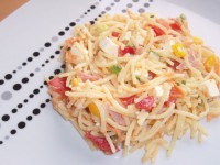 Salade froide de spaghettis avec légumes