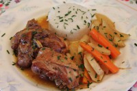 Cuisses de canard au miel et petits légumes