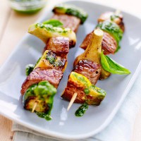 Brochettes de veau aubergines, artichauts et courgettes