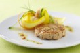 Saumon Cake aux herbes, salade de légumes croquants et vinaigrette pimentée 
