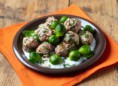 Fricassée de boulettes de veau et de choux de Bruxelles