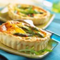 Quiches aux asperges et parmesan