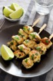 Brochettes de poulet au citron et aux herbes